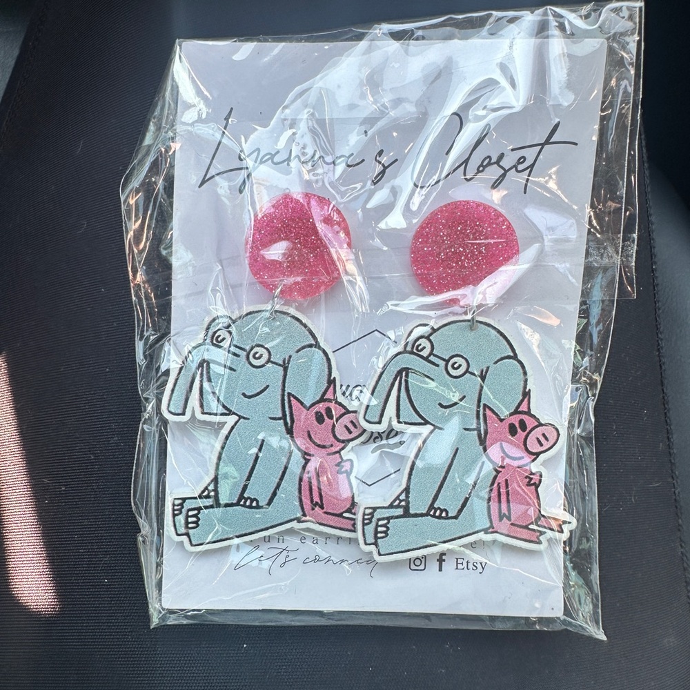 Elephant and Piggie earrings NWT